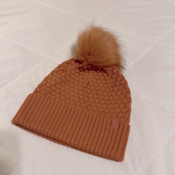 Lululemon bubble knit Pom beanie OS - Picture 2 of 9
